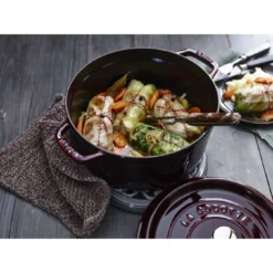 Staub Gietijzeren Braadpan 24 Cm / 3,8 L, Rond, Grenadine Rood -Heet Kook Verkoop 424424330