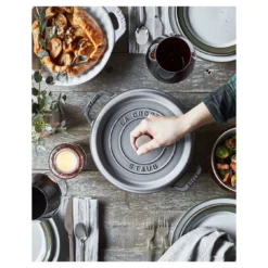 Staub Gietijzeren Braadpan 24 Cm / 3,8 L, Rond, Grafietgrijs -Heet Kook Verkoop 750030969