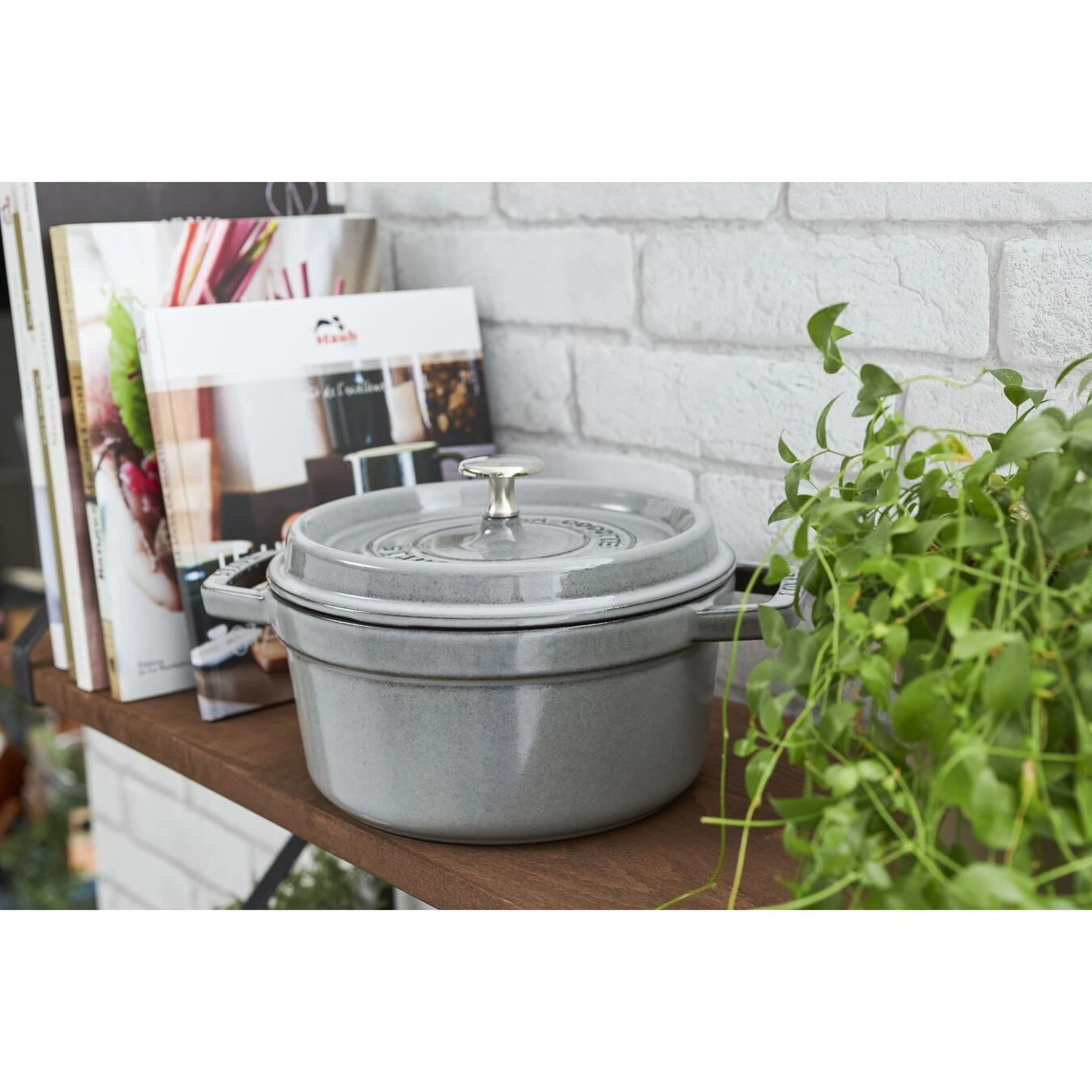 Staub Gietijzeren Braadpan 18 Cm / 1,7 L, Rond, Grafietgrijs 8 Staub Gietijzeren Braadpan 18 Cm / 1,7 L, Rond, Grafietgrijs - Afbeelding 6